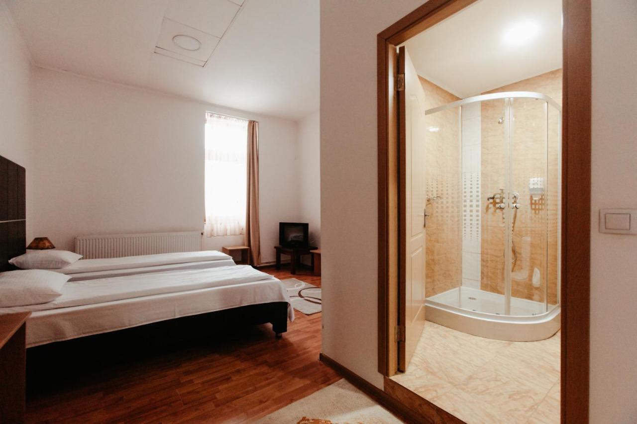 Casa Preturii Hotel Tîrgu Lăpuş Exterior foto