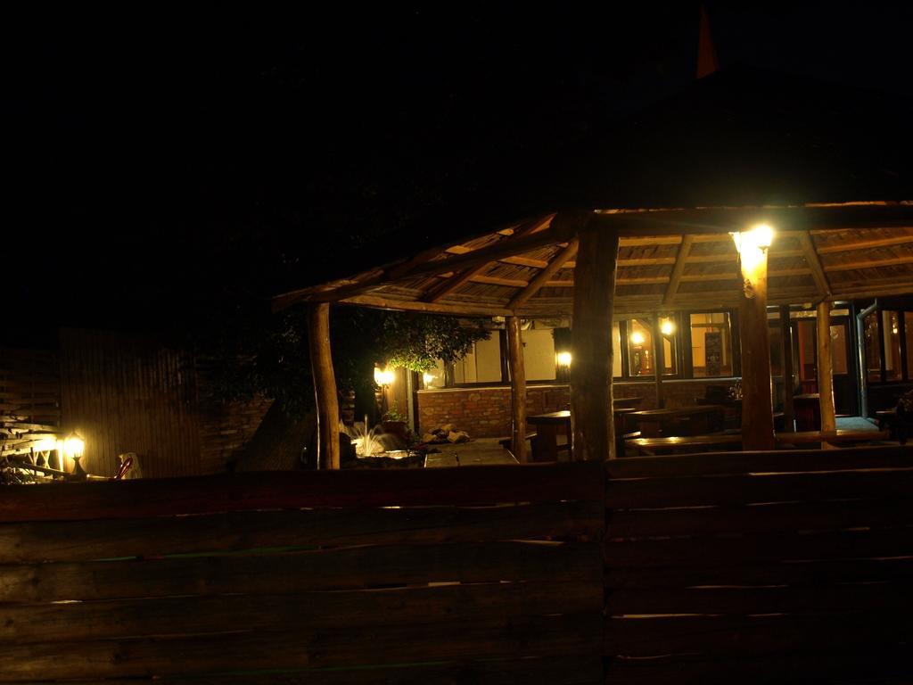 Casa Preturii Hotel Tîrgu Lăpuş Exterior foto